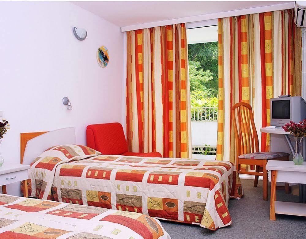 Althea Hotel อัลเบนา ภายนอก รูปภาพ